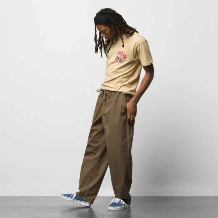 We're elevating personal style with the Range Baggy Tapered Elastic Waist  Pants. Inspired by skating's fun in-between moments and des